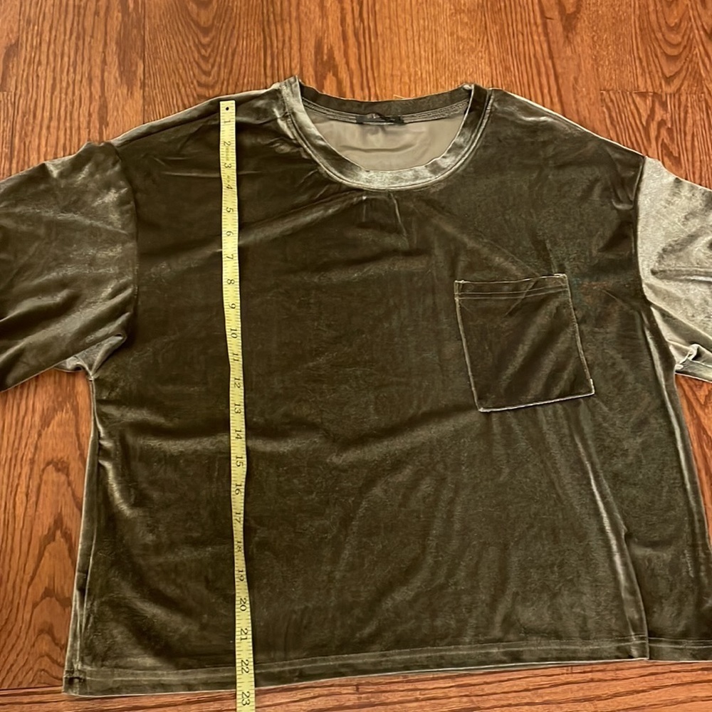 KLD Women’s Velvet Oversized drop sleeve Top. Olive green size Large - Picture 7 of 8